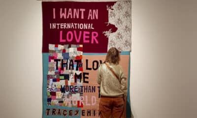 La exposición 'Love is louder' (El amor es más fuerte) en Bruselas aborda tres dimensiones del amor: romántico, familiar y social; en una muestra que alberga obras de alrededor de 80 artistas de todo el mundo para explorar diferentes visiones sobre el querer en las últimas cinco décadas. En la imagen, obra 'Not Too Much to Ask' de la artista Tracey Emin en una de las salas de la exposición, en el museo Bozar de Bruselas. EFE/ Pau Mompó Alberola