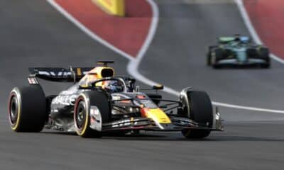 Max Verstappen de los Países Bajos para el equipo Red Bull Racing en acción durante la clasificación para la carrera Sprint en Austin, Texas, EE.UU. EFE/EPA/JOHN MABANGLO