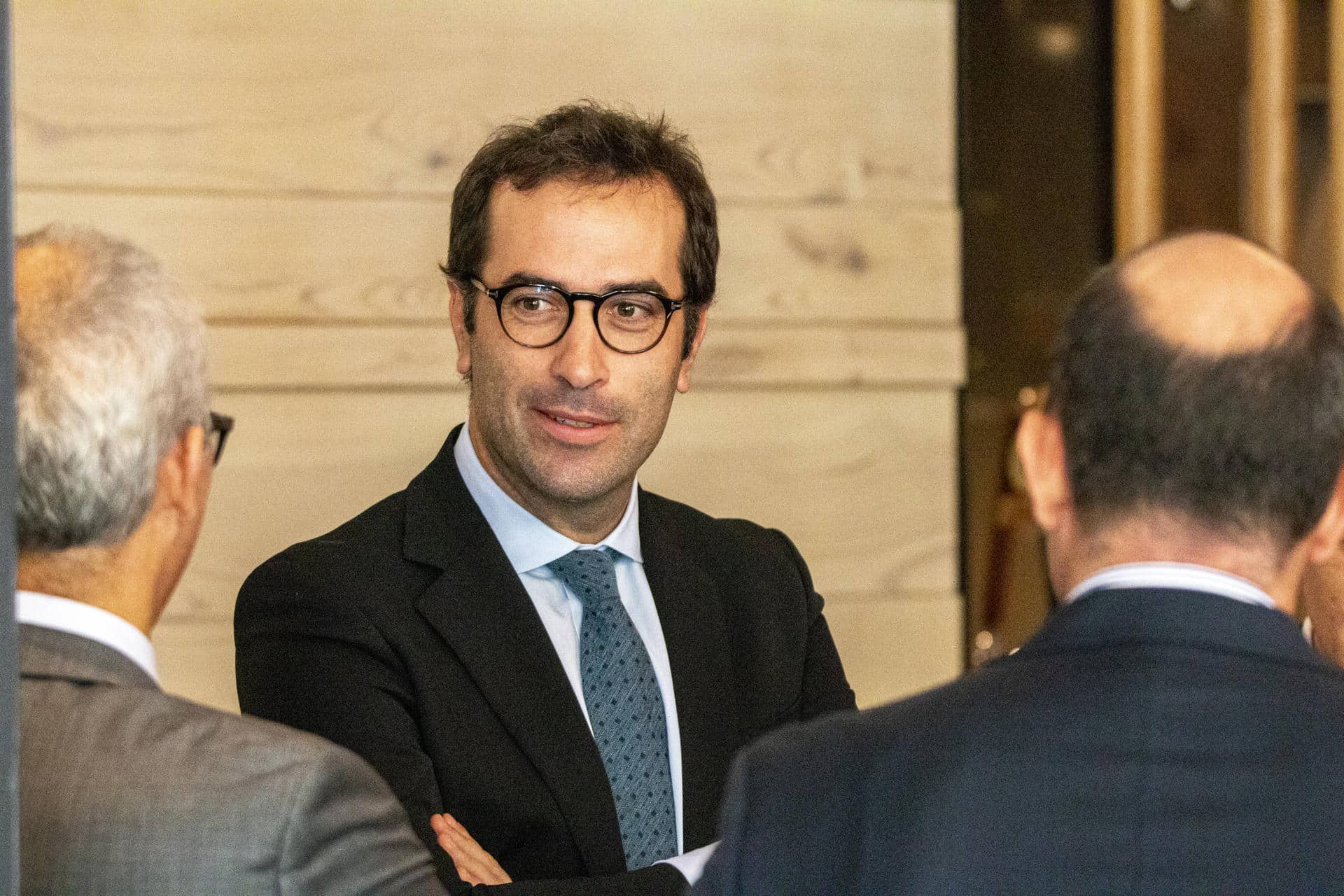 El ministro de Economía de España, Carlos Cuerpo, participa en una reunión con empresarios españoles este martes, en Toronto (Canadá). EFE/ Julio César Rivas