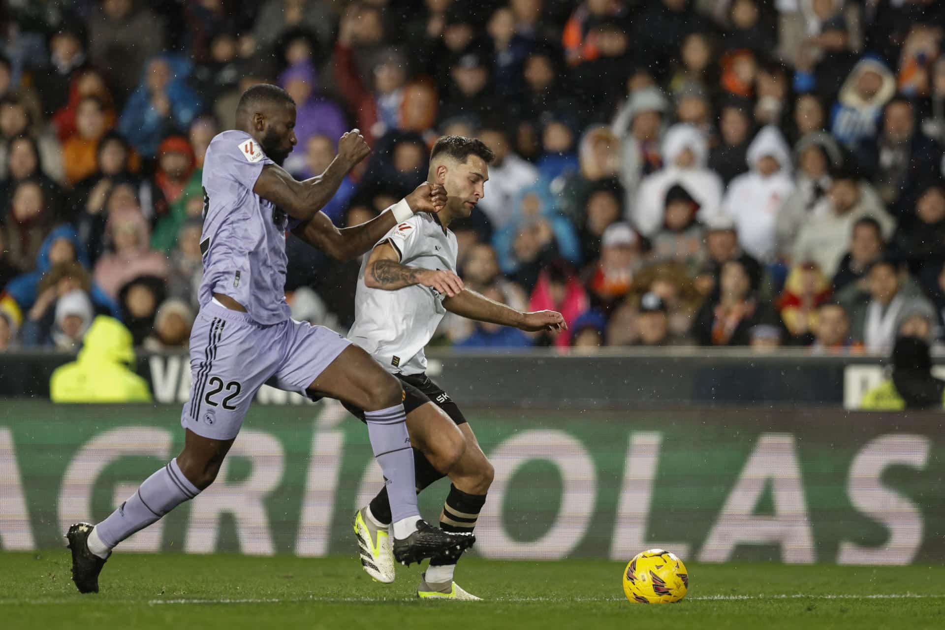 Imagen del Valencia-Real Madrid de la pasada temporada. EFE / Kai Forsterling.