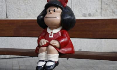 MADRID, 28/10/2024.-Vista de la escultura de Mafalda, célebre personaje de Quino, que Penguin Random House Grupo Editorial ha donado al Ayuntamiento de Madrid con motivo del 60 aniversario de su creación y el 10 aniversario del Premio Princesa de Asturias de la Comunicación, este lunes. EFE/ Blanca Millez