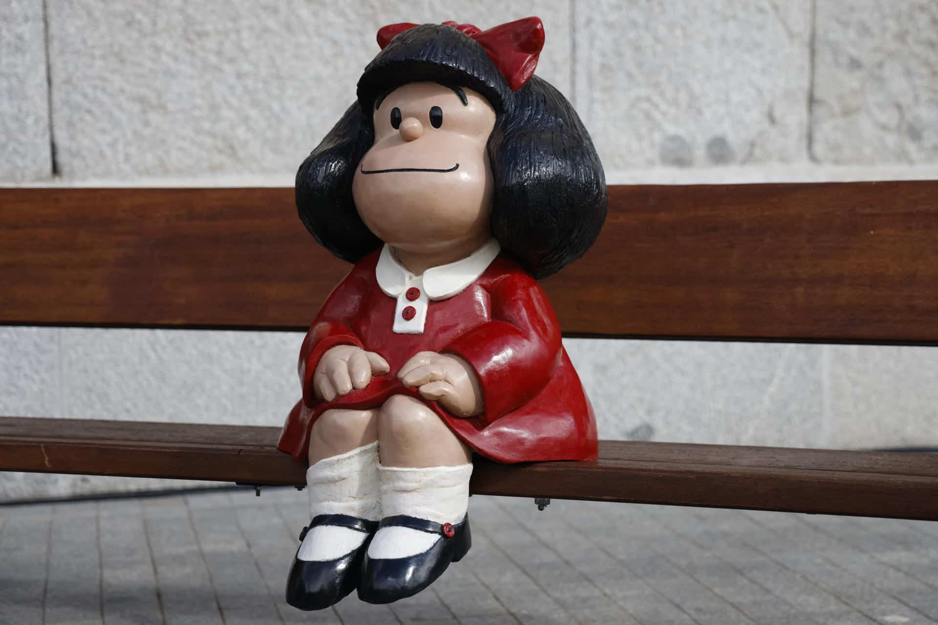 MADRID, 28/10/2024.-Vista de la escultura de Mafalda, célebre personaje de Quino, que Penguin Random House Grupo Editorial ha donado al Ayuntamiento de Madrid con motivo del 60 aniversario de su creación y el 10 aniversario del Premio Princesa de Asturias de la Comunicación, este lunes. EFE/ Blanca Millez