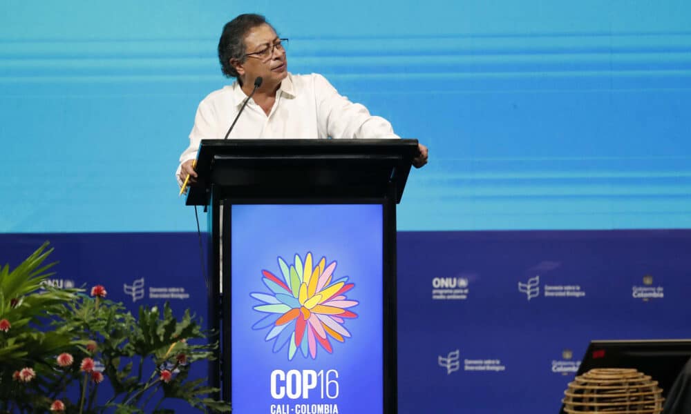 El presidente de Colombia, Gustavo Petro, pronuncia su discurso en el segmento de alto nivel de la Conferencia de la ONU sobre Biodiversidad Biológica (COP16) este 29 de octubre de 2024, en Cali (Colombia). EFE/ Ernesto Guzmán Jr.