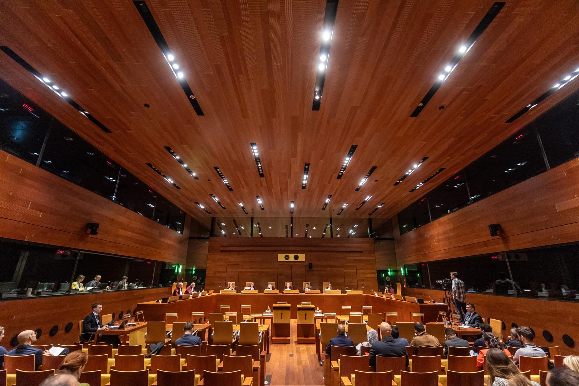 Vista general de la Sala III del Tribunal de Justicia de la Unión Europea (TJUE) en Luxemburgo, donde se anunció la sentencia sobre transferencias internacionales de futbolistas profesionales. EFE/EPA/JULIEN WARNAND