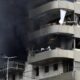 El humo se eleva desde un edificio tras un ataque militar israelí, en los suburbios del sur de Beirut, Líbano, el 1 de octubre de 2024. EFE/EPA/WAEL HAMZEH