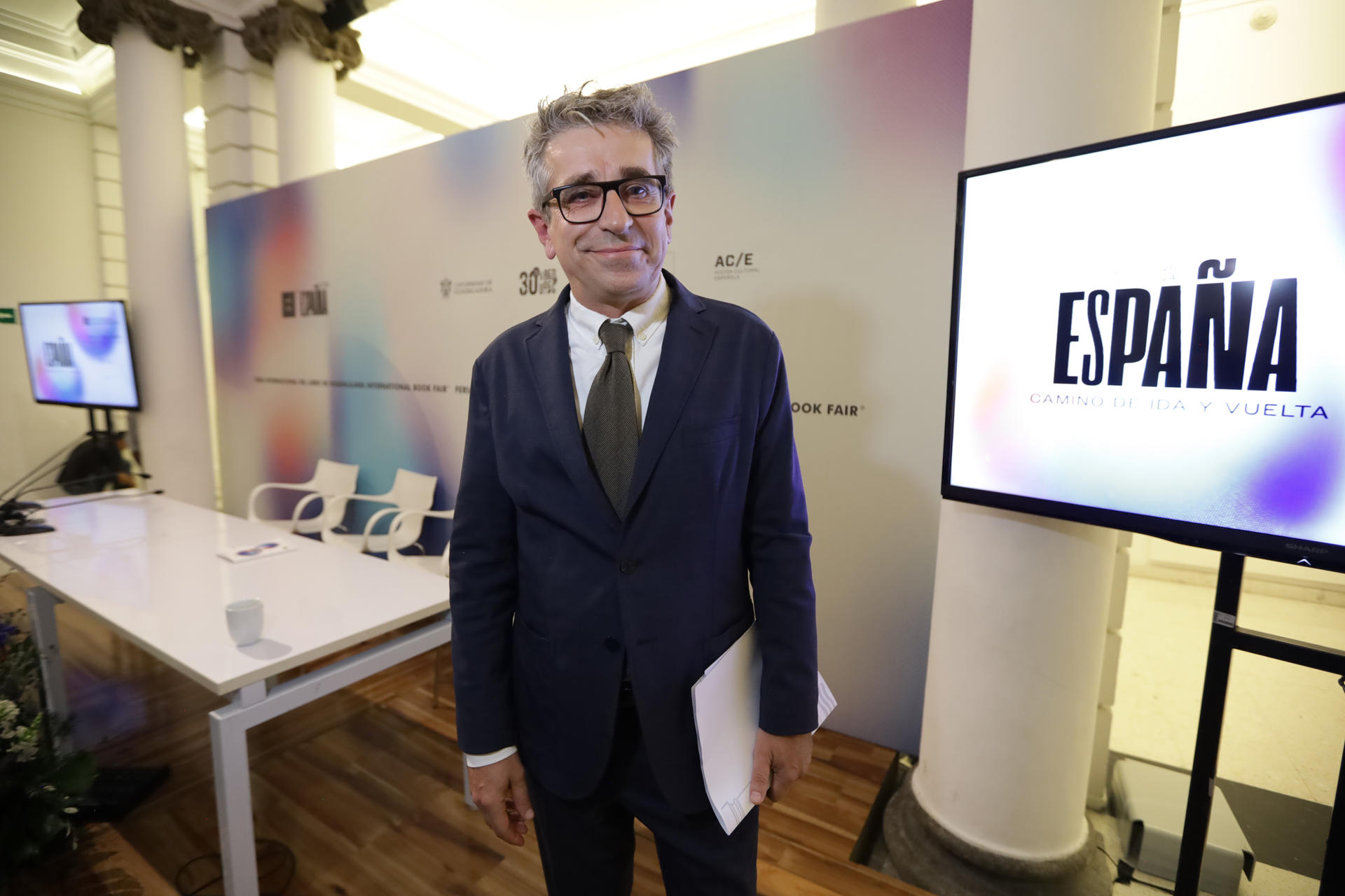 El secretario de Estado de Cultura de España, Jordi Martí Grau, posa durante una rueda de prensa este martes, en el Museo de las Artes (MUSA) en Guadalajara (México). EFE/ Francisco Guasco