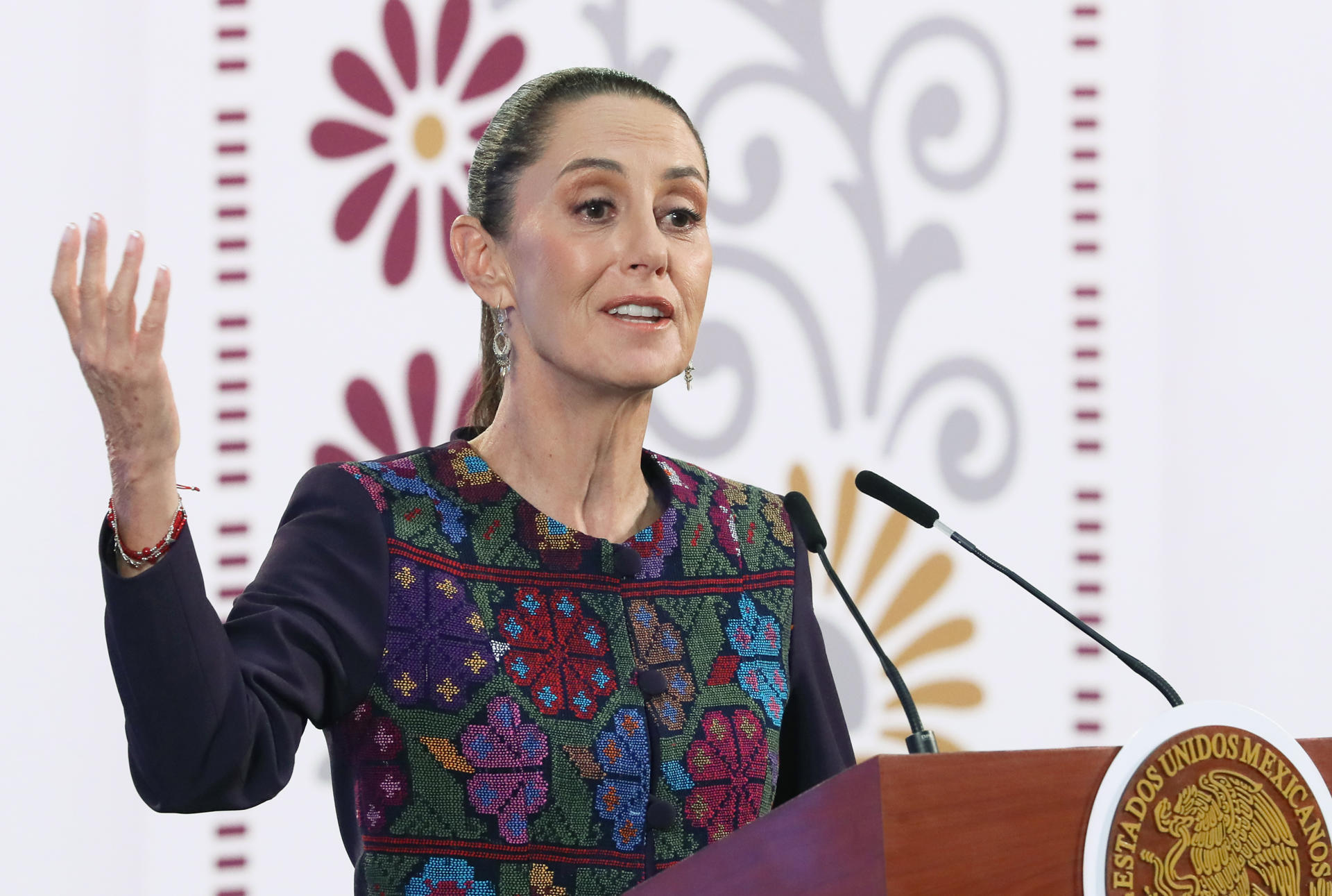 La presidenta de México Claudia Sheinbaum, participa este jueves en una rueda de prensa en Palacio Nacional, en la Ciudad de México (México). EFE/ Mario Guzmán