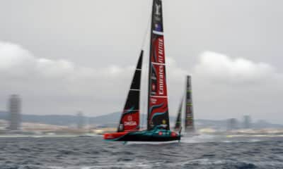 El velero Emirates Team New Zealand (NZL), defensor del título de la Copa del América, durante la cuarta regata, aplazada en la jornada del domingo, contra el desafiante INEOS Britannia. EFE/Siu Wu