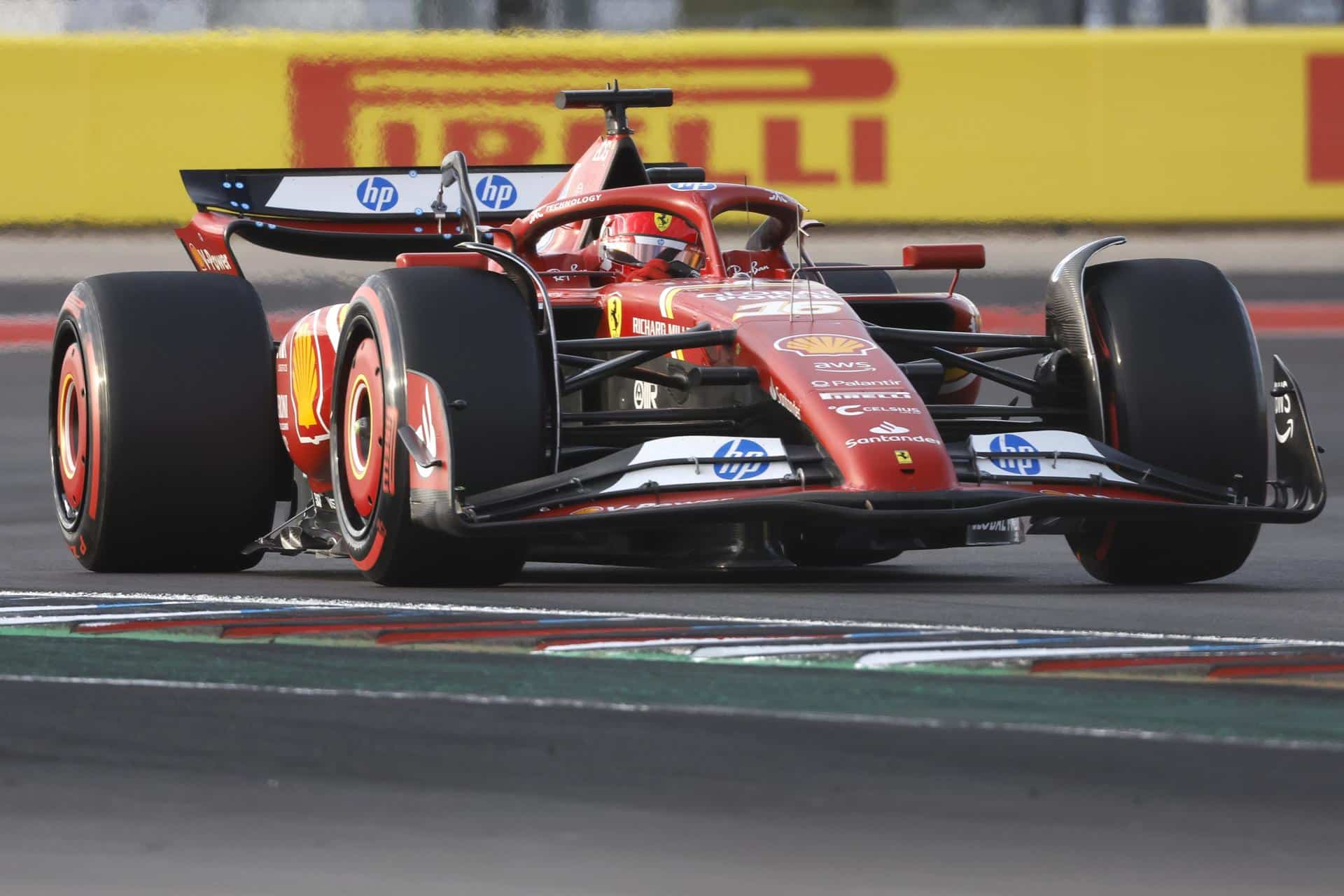 El piloto monegasco de Ferrari Charles Leclerc durante el Gran Premio de Estados Unidos en Austin. EFE/EPA/JOHN MABANGLO