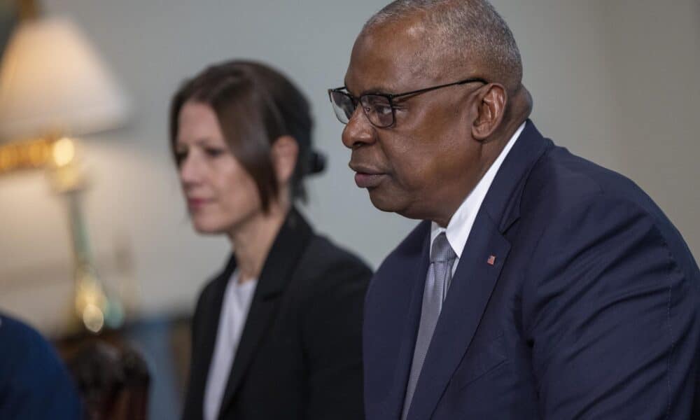 Fotografía de archivo del secretario de Defensa de EE.UU., Lloyd Austin, durante una reunión diplomática en el Pentágono en Arlington, Virginia, EE.UU., el 15 de octubre de 2024.EFE/EPA/Shawn Thew