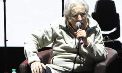 Fotografía del expresidente uruguayo José 'Pepe' Mujica hablando durante un evento de cierre de campaña electoral de su sector político, en Montevideo, el sábado 19 de octubre de 2024. EFE/ STR