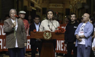 La vicepresidenta de Guatemala, Karin Herrera, habla durante un acto de rectificación de disculpas publicas por parte del Estado de Guatemala, por el asesinato del lider estudiantil Oliverio Castañeda de León, este domingo, en la ciudad de Guatemala (Guatemala). El Gobierno de Guatemala ratificó el pedido de perdón a la familia del líder estudiantil Oliverio Castañeda de León, asesinado a balazos en 1978 por miembros del Estado durante el conflicto armado interno (1960-1996) en el país centroamericano. EFE/ Mariano Macz.