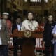 La vicepresidenta de Guatemala, Karin Herrera, habla durante un acto de rectificación de disculpas publicas por parte del Estado de Guatemala, por el asesinato del lider estudiantil Oliverio Castañeda de León, este domingo, en la ciudad de Guatemala (Guatemala). El Gobierno de Guatemala ratificó el pedido de perdón a la familia del líder estudiantil Oliverio Castañeda de León, asesinado a balazos en 1978 por miembros del Estado durante el conflicto armado interno (1960-1996) en el país centroamericano. EFE/ Mariano Macz.