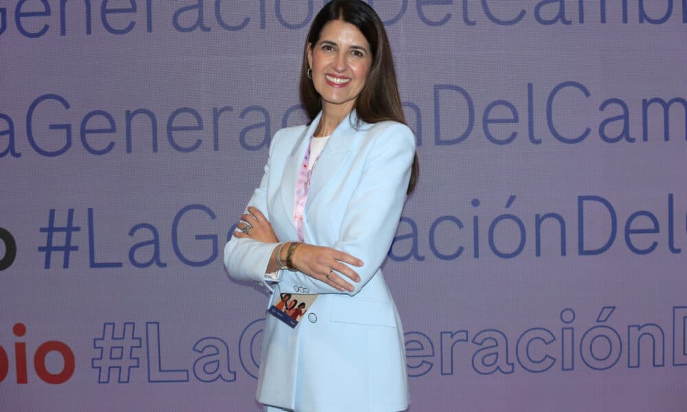 La directora general de Roche México, Mónica Palomanes, posa durante una entrevista con EFE en el segundo día del Roche Press Day, en Miami, Florida (EE.UU.). EFE/ Marlon Pacheco