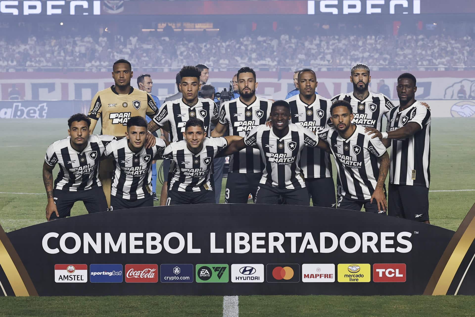 Jugadores de Botafogo posan en un partido de la Copa Libertadores. EFE/ Isaac Fontana