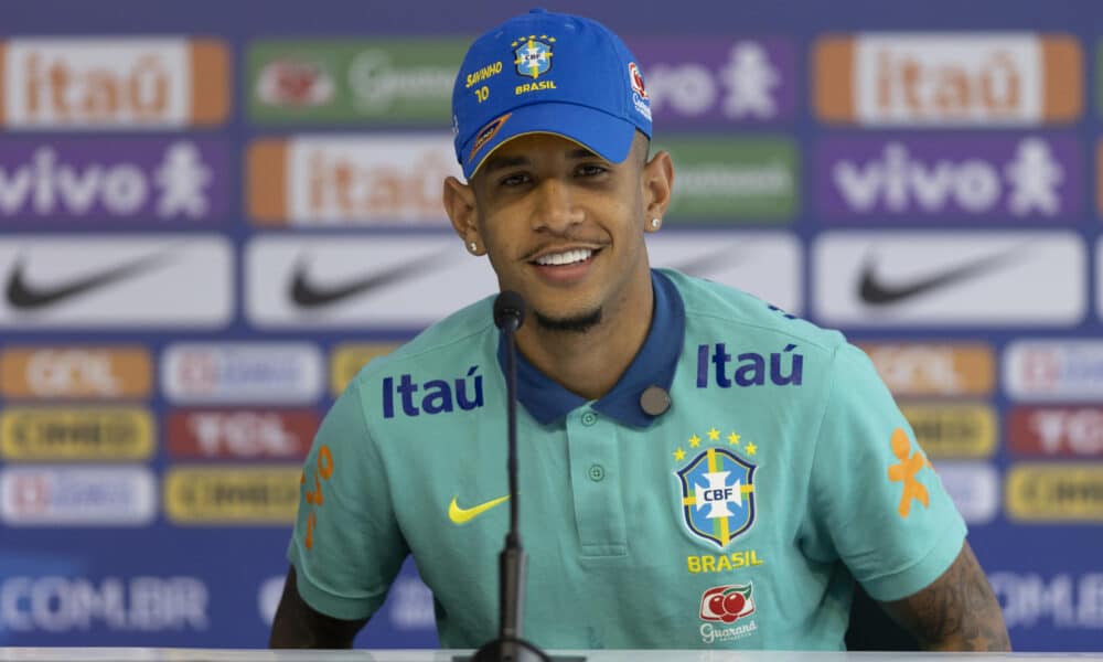 Savinho de Brasil participa en una rueda de prensa este martes, en el Centro de Entrenamiento del Palmeiras, en São Paulo (Brasil).. EFE/ Isaac Fontana