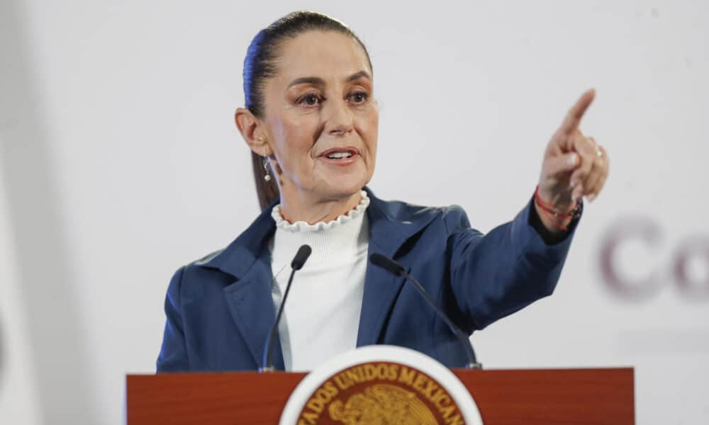 La presidenta de México, Claudia Sheinbaum, habla este jueves durante una rueda de prensa en Palacio Nacional, de la Ciudad de México (México). EFE/ Isaac Esquivel