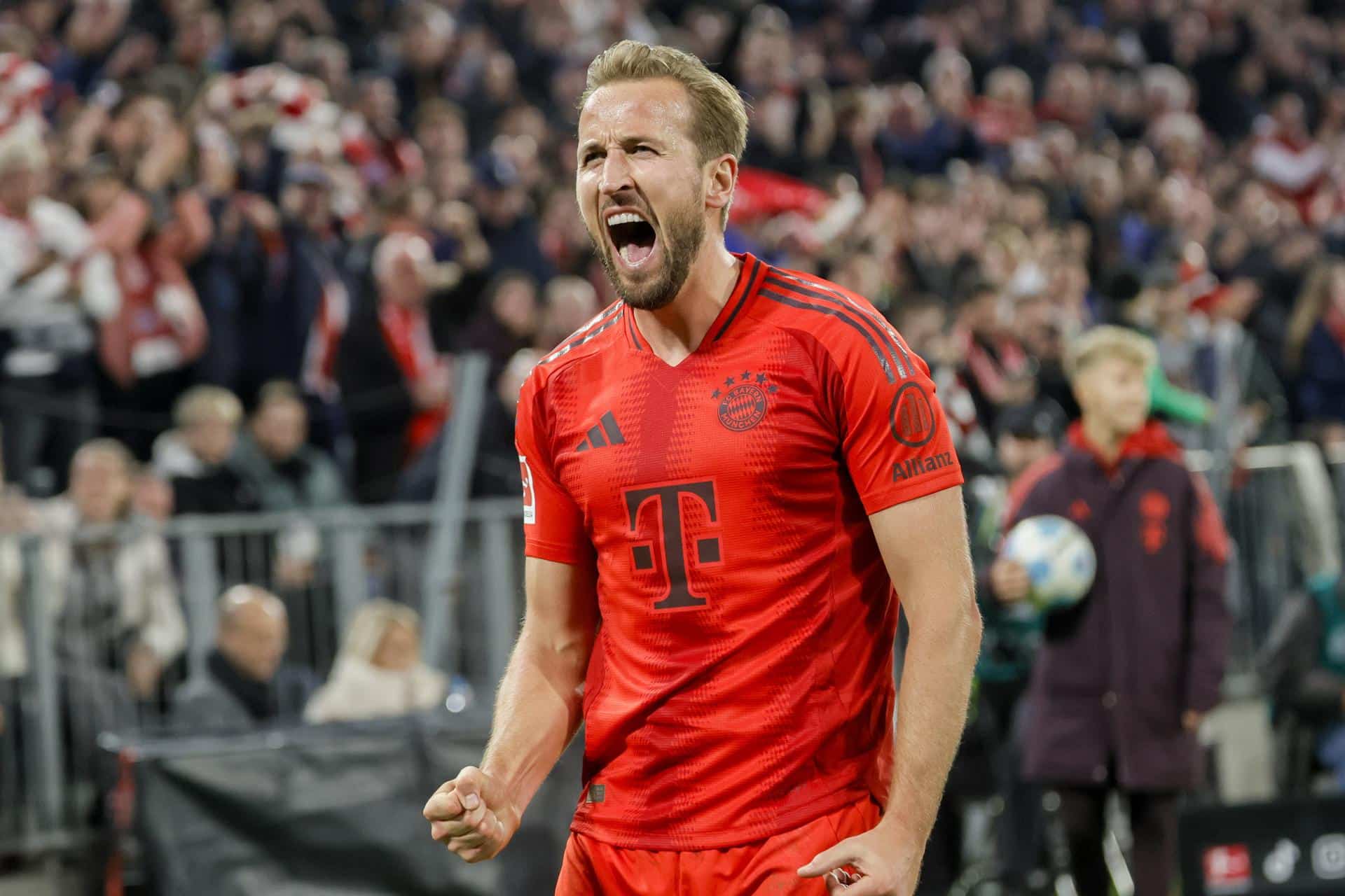 El delantero del Bayern Múnich Harry Kane celebra el 1-0 durante el partido de la Bundesliga que han jugado FC Bayern Munich y VfB Stuttgart en Munich, Alemania. EFE/EPA/RONALD WITTEK