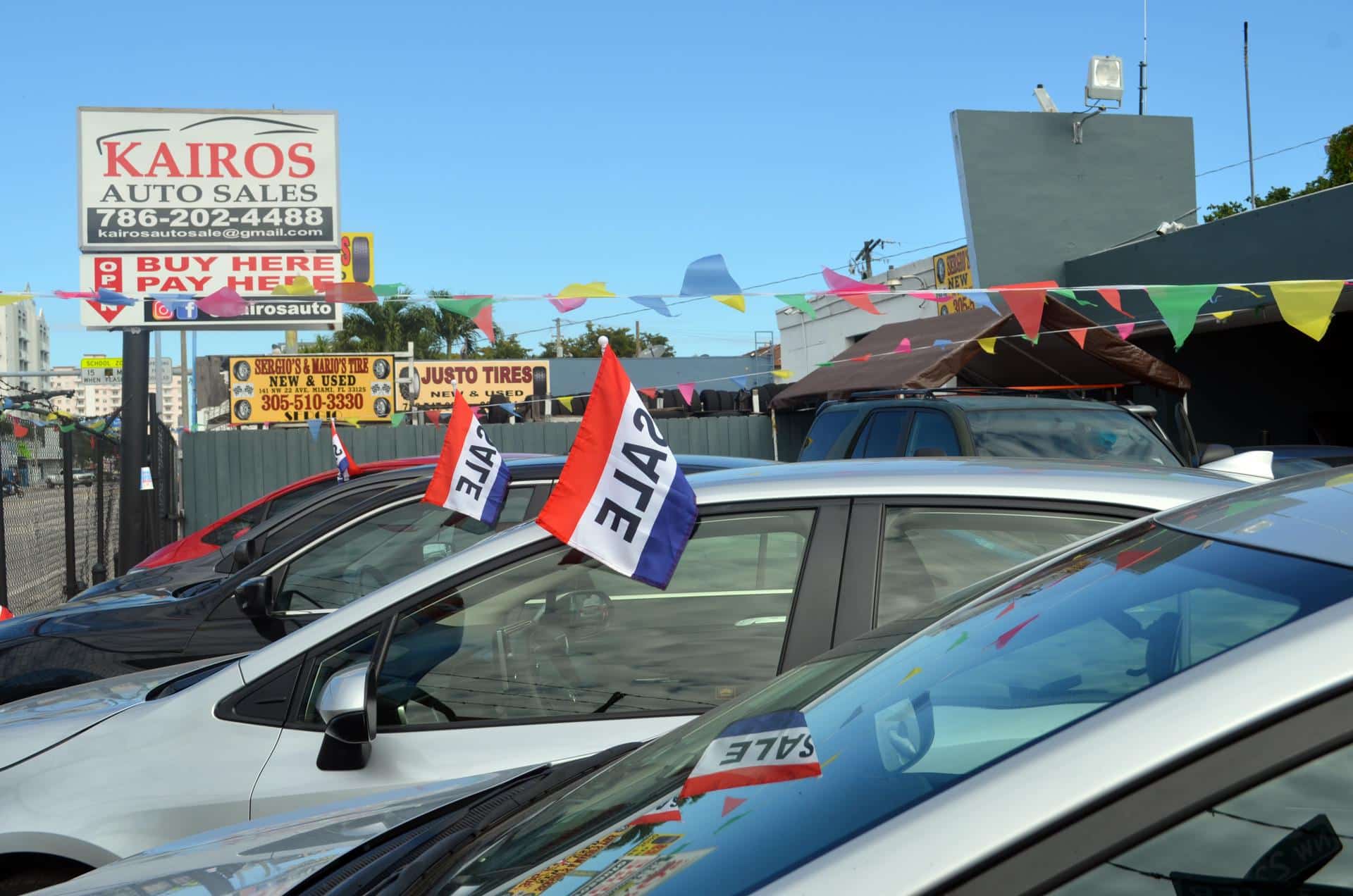 Fotografía de un negocio de venta de autos usados en Miami, Florida (EE. UU). Archivo. EFE/Álvaro Blanco