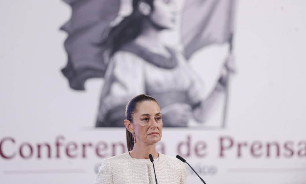 La presidenta de México, Claudia Sheinbaum, participa este martes durante una rueda de prensa, en Palacio Nacional de la Ciudad de México (México). EFE/Isaac Esquivel