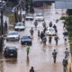 Imagen de archivo de vehículos que transitan por una calle inundada en Acapulco (México). EFE/ David Guzmán / MÁXIMA CALIDAD DISPONIBLE