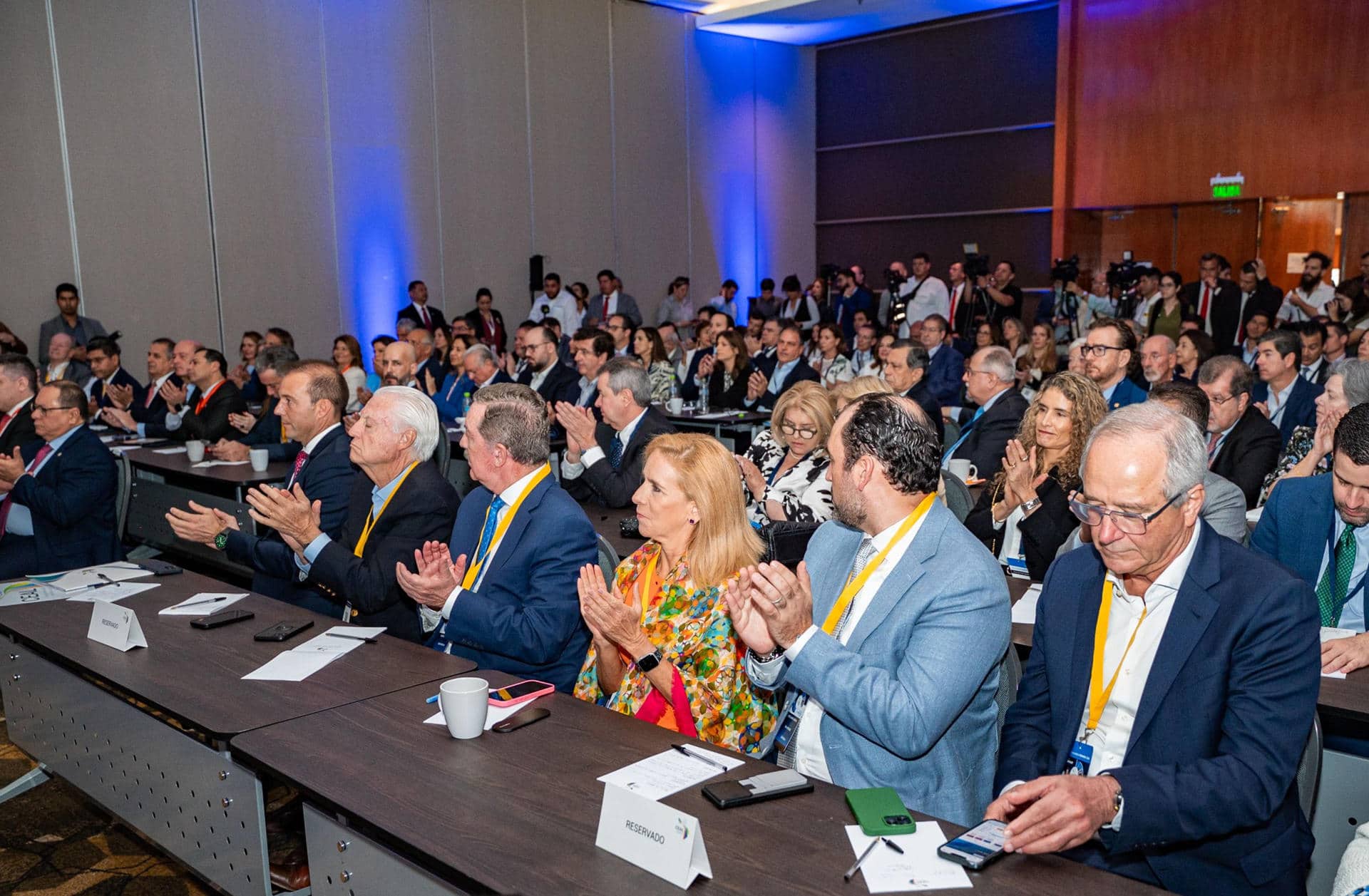 Fotografía cedida por el Consejo Empresarial de América Latina (CEAL) de los asistentes a la XXXV Asamblea Plenaria del CEAL en Asunción (Paraguay). EFE/ Consejo Empresarial de América Latina