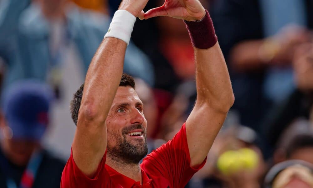 Novak Djokovic celebra su victoria sobre Flavio Cobolli. EFE/EPA/ALEX PLAVEVSKI