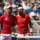 El tenista español Rafa Nadal (d) posa junto al serbio Novak Djokovic (i) durante un partido de los Juegos de París. EFE/ Juanjo Martín