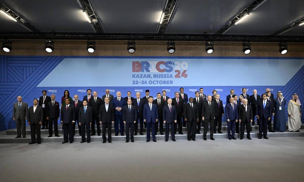 El presidente ruso, Vladimir Putin, y los participantes en la cumbre BRICS en Kazán, Rusia, el 24 de octubre de 2024. EFE/Alexander Nemenov