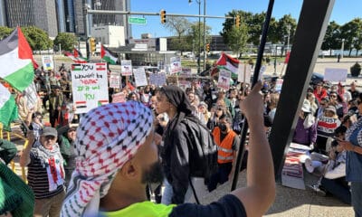 Fotografía del 5 de octubre de 2024 de un grupo de árabes manifestandose contra las guerras en Gaza y Líbano en Dearborn, Michigan (Estados Unidos). EFE/Javier Otazu