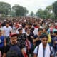 Migrantes caminan en caravana este domingo en el municipio de Tapachula en el estado de Chiapas (México). EFE/ Juan Manuel Blanco