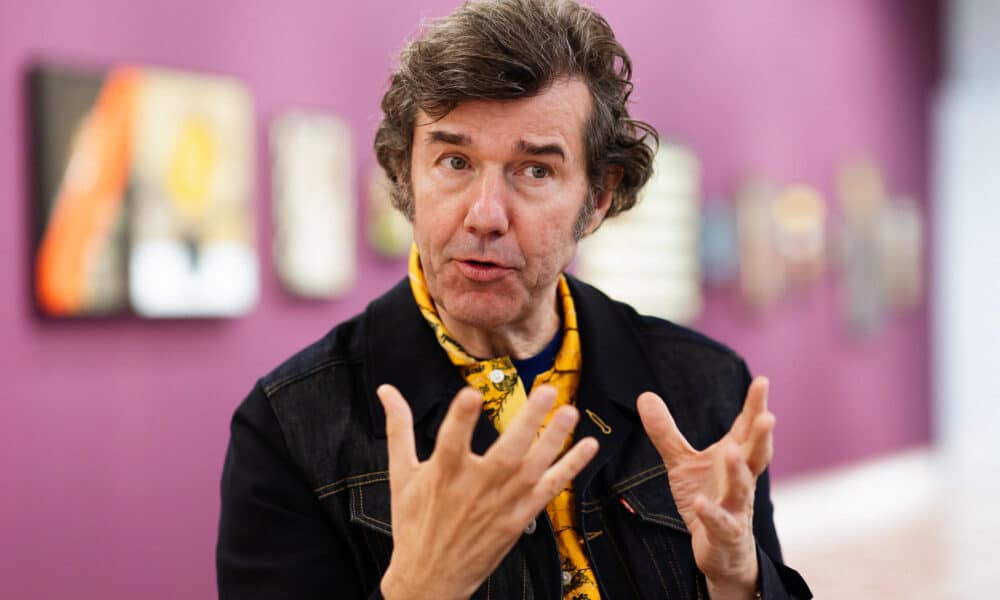 Stefan Sagmeister, el diseñador austríaco afincado en Nueva York desde hace décadas, durante un entrevista con EFE. EFE/Carlos Díaz