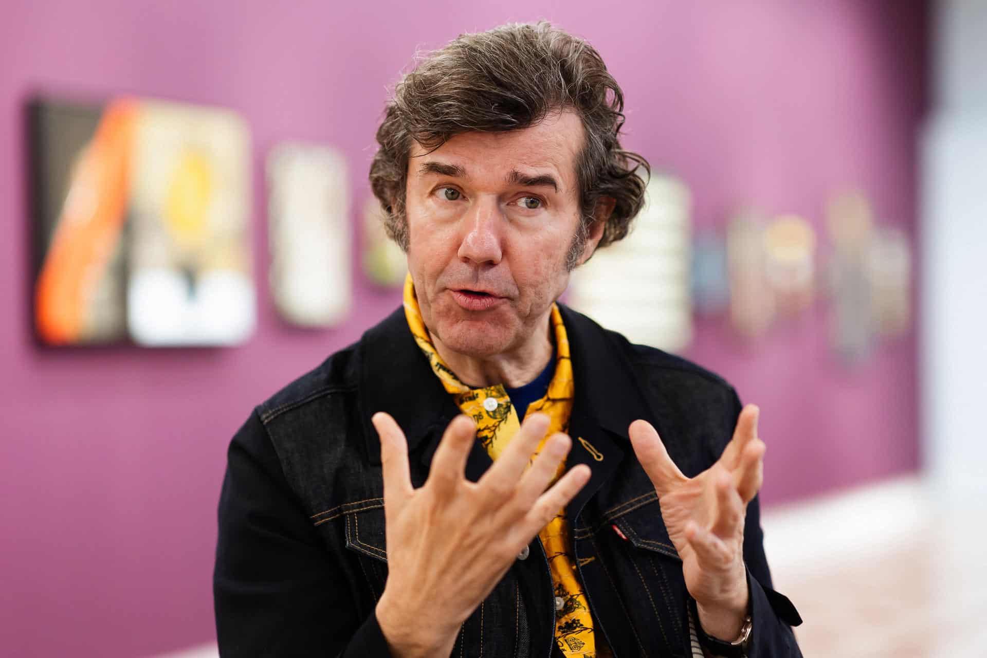 Stefan Sagmeister, el diseñador austríaco afincado en Nueva York desde hace décadas, durante un entrevista con EFE. EFE/Carlos Díaz