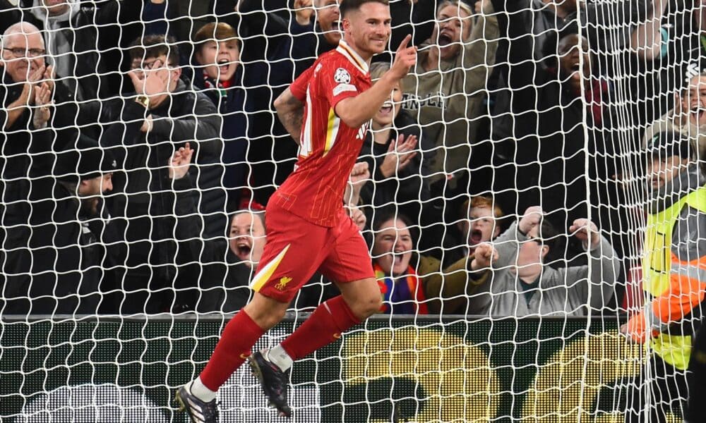 El jugador del Liverpool Alexis Mac Allister celebra el 1-0 durante el partido de la segunda jornada de la UEFA Champions League que han jugado Liverpool FC y Bologna FC 1909 en Liverpool, Reino Unido. EFE/EPA/PETER POWELL