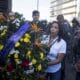 Foto de archivo de diputados y concejales que participan en una ofrenda floral por Fernando Albán en las inmediaciones del edificio del Servicio Bolivariano de Inteligencia (SEBIN). EFE/Miguel Gutiérrez