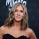 Fotografía de archivo del 14 de enero de 2024 de la actriz estadounidense Jennifer Aniston durante la edición 29 de los premios Critics Choice en el Barker Hangar en Santa Monica, California (EE.UU.). EFE/EPA/Allison Dinner