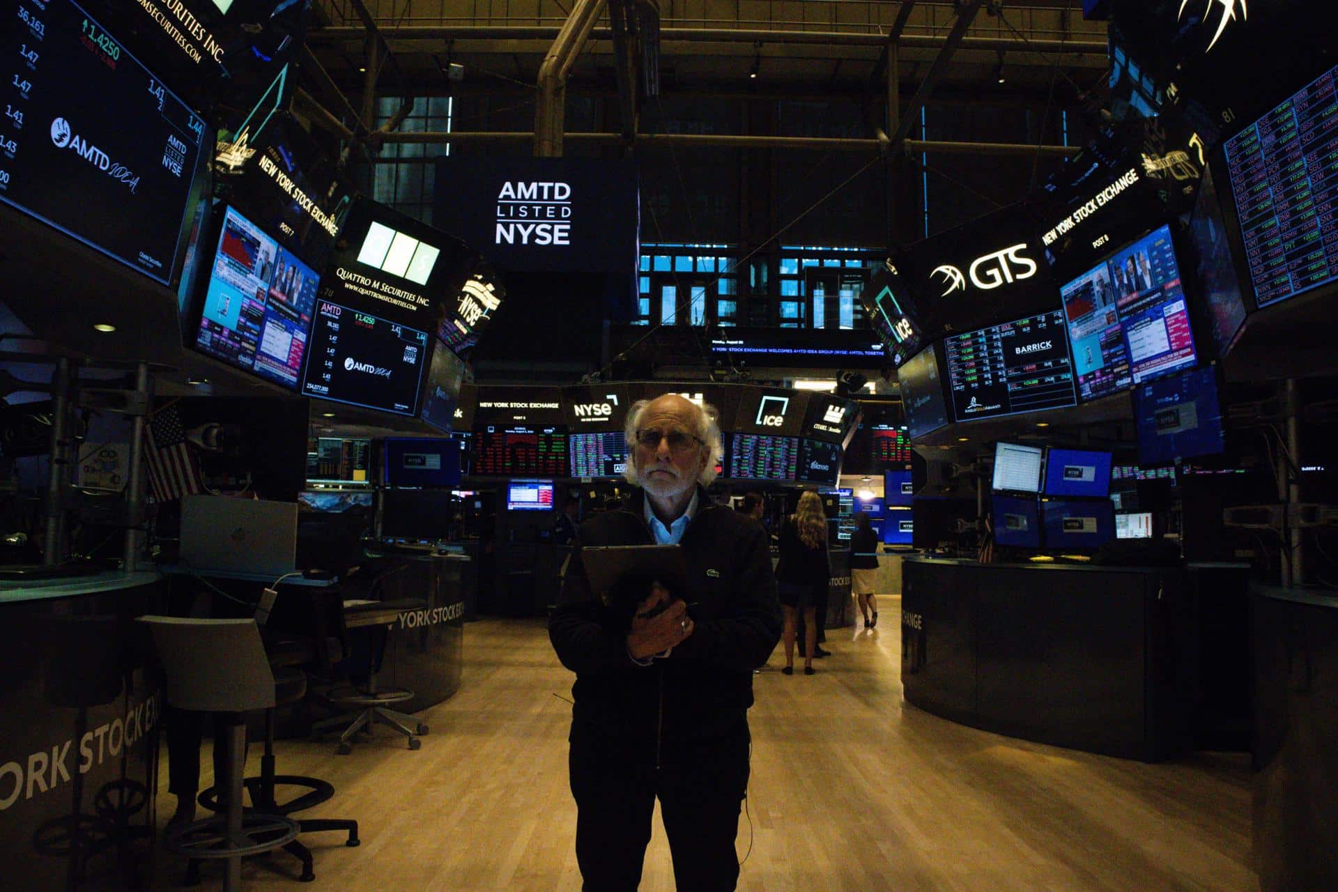 Un comerciante en el 'trading floor ' durante el cierre de la Bolsa de Valores de Nueva York, en Nueva York, EE. UU., el 5 de agosto de 2024.EFE/EPA/John Taggart