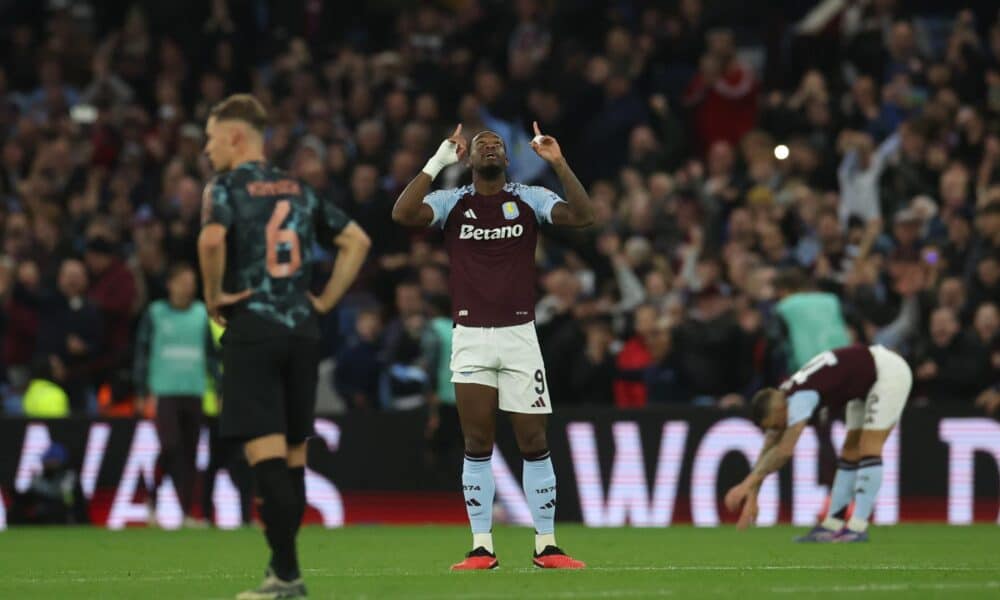 El delantero colombiano Jhon Duran del Aston Villa (C) celebra su gol durante el partido de la segunda jornada de la UEFA Champions League que han jugado Aston Villa y Bayern Munich en Birmingham, Reino Unido. EFE/EPA/NEIL HALL