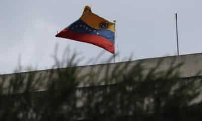 Fotografía de archivo en donde se ve una bandera de Venezuela. EFE/ José Jácome