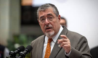 El presidente de Guatemala, Bernardo Arévalo de León, habla durante una conferencia de prensa este martes, en Ciudad de Guatemala (Guatemala). EFE/ David Toro