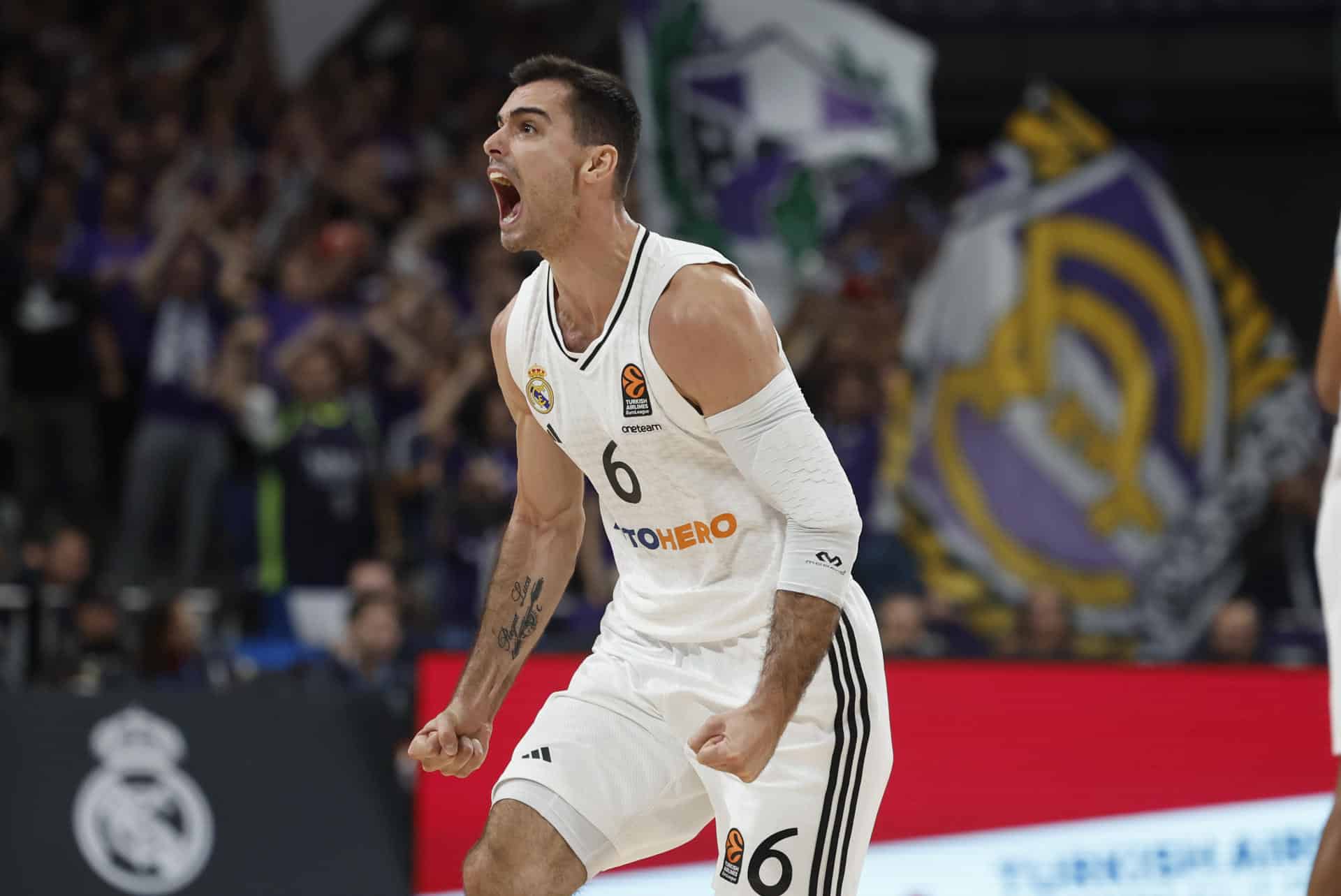 El alero del Real Madrid Alberto Abalde reacciona durante el encuentro correspondiente a la Euroliga entre el Real Madrid y el Panathinaikos en el WiZink Center de Madrid, este jueves. EFE/ Juanjo Martín