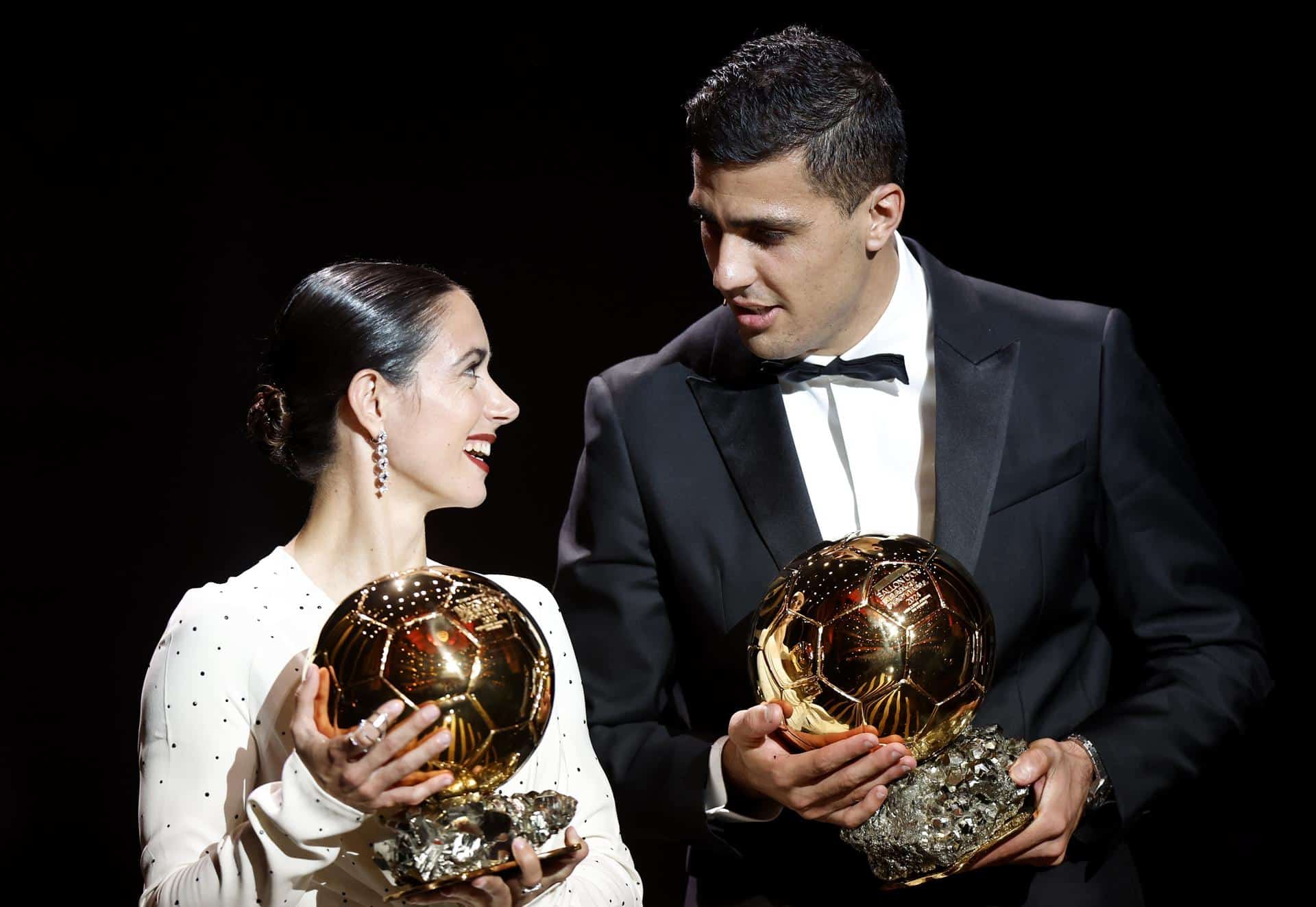 El centrocampista del Manchester City y de la selección española Rodri gana el Balón de Oro masculino 2024 y la jugadora del Barcelona Aitana Bonmati gana el Balón de Oro femenino 2024.  EFE/EPA/MOHAMMED BADRA