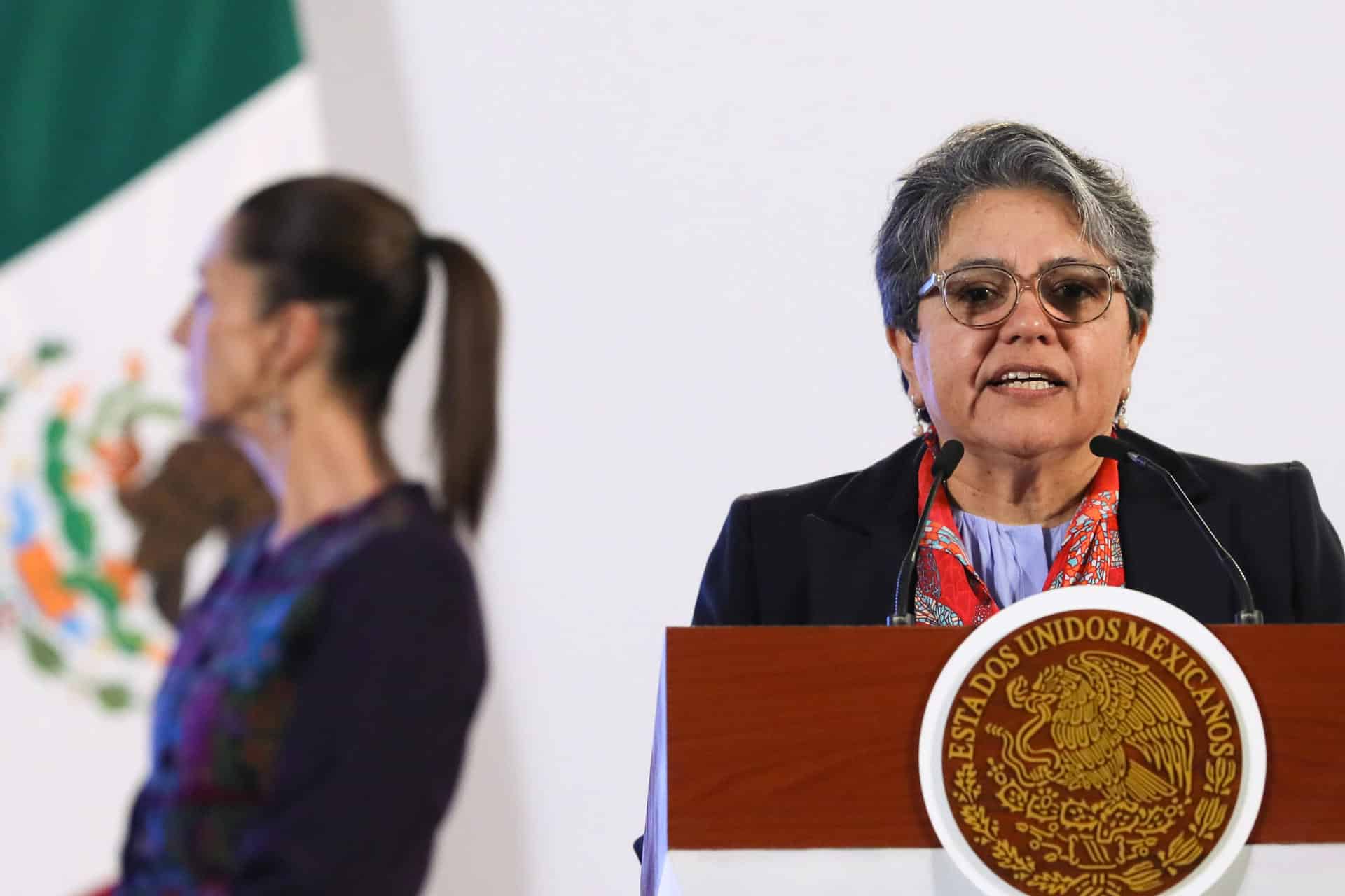 La Secretaria Anticorrupción, Raquel Buenrostro, participa este jueves en una conferencia de prensa de la presienta de México Claudia Sheinbaum, en Palacio Nacional, en la Ciudad de México (México). EFE/ Mario Guzmán