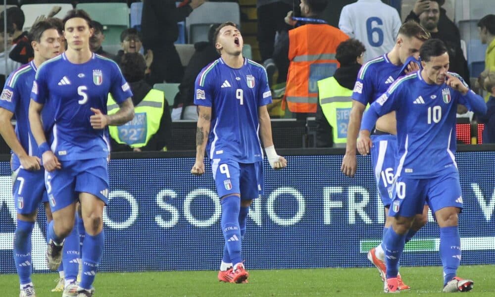 El delantero de Italia Matteo Retegui celebra un gol durante el partido de la UEFA Nations League que han jugado Italia e Israel en Udine, Italia. EFE/EPA/DAVIDE CASENTINI