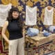 La artista colombiana Vanessa Nieto posa junto a una de sus obras expuestas en la Real Fábrica de Tapices, en el marco de la exposición 'Reencuentros para tejer la vida y los afectos'. EFE/Patricia Cotelo Bertaiola