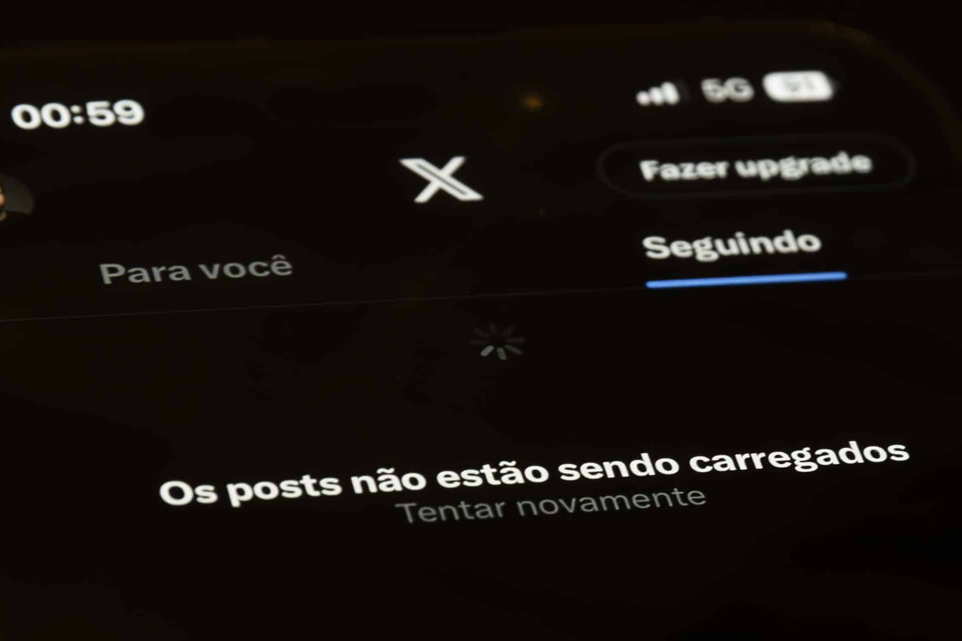 Fotografía de archivo del 30 de agosto de 2024 de un celular que muestra la aplicación de la red social X momentos después de haber dejado de funcionar en Brasil debido a un bloqueo impuesto por el Supremo Tribunal Federal, en Sao Paulo (Brasil). EFE/ Isaac Fontana