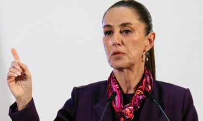 La presidenta de México, Claudia Sheinbaum, habla durante su conferencia de prensa matutina este lunes, en Palacio Nacional de Ciudad de México (México). EFE/Mario Guzmán