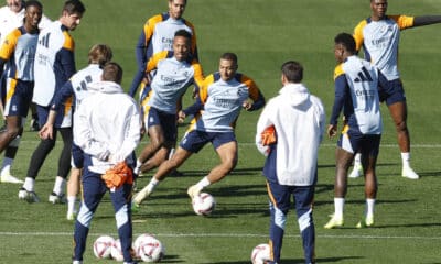 Los jugadores del Real Madrid durante el entrenamiento del equipo en la Ciudad Deportiva de Valdebebas este viernes, para preparar su enfrentamiento liguero ante el Celta de mañana. EFE/Juan Carlos Hidalgo