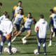 Los jugadores del Real Madrid durante el entrenamiento del equipo en la Ciudad Deportiva de Valdebebas este viernes, para preparar su enfrentamiento liguero ante el Celta de mañana. EFE/Juan Carlos Hidalgo