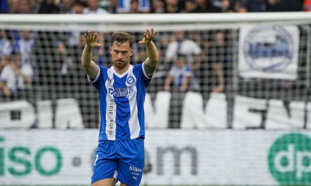 El centrocampista del Deportivo Alavés Carlos Vicente, en una foto de archivo. EFE/Adrián Ruiz de Hierro